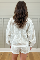 Cozy women’s camouflage matching set featuring a relaxed long sleeve top and comfortable elastic drawstring shorts