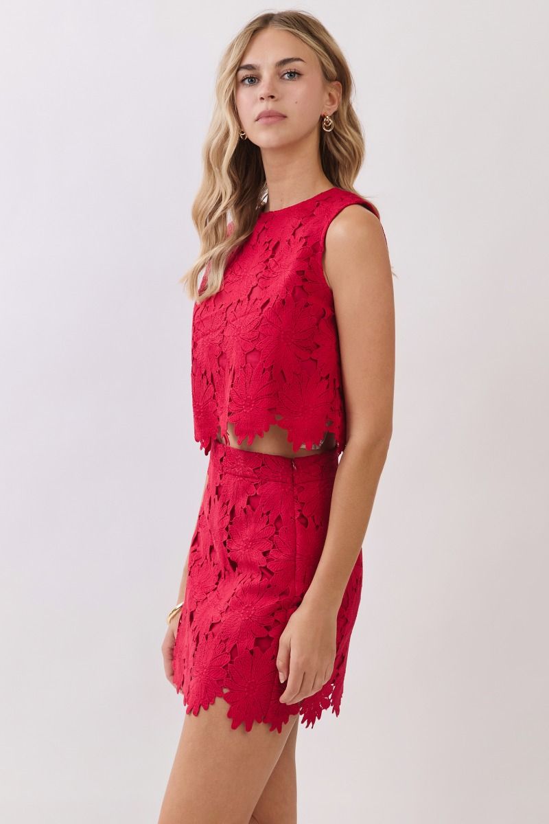 Trendy women’s floral lace outfit with sleeveless crop top and matching scalloped mini skirt for a coordinated two-piece look