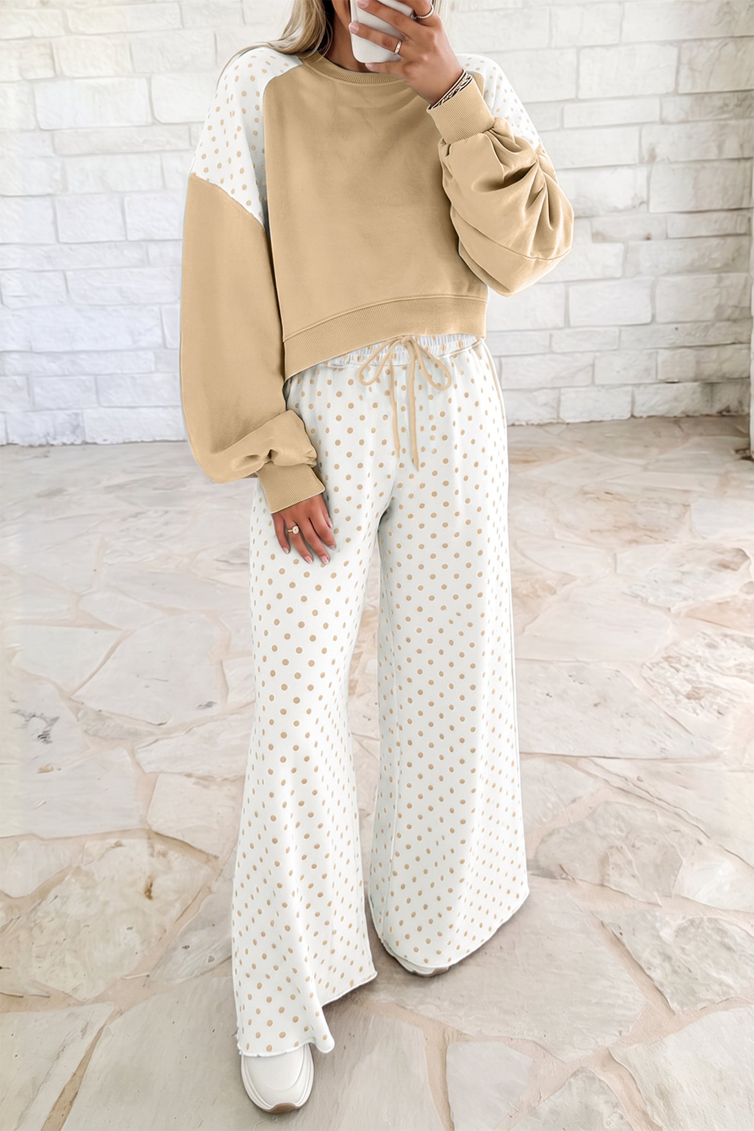 Khaki women’s matching set with a cropped crew neck sweatshirt, long balloon sleeves, ribbed cuffs, and relaxed wide-leg pants with an elastic drawstring waist.