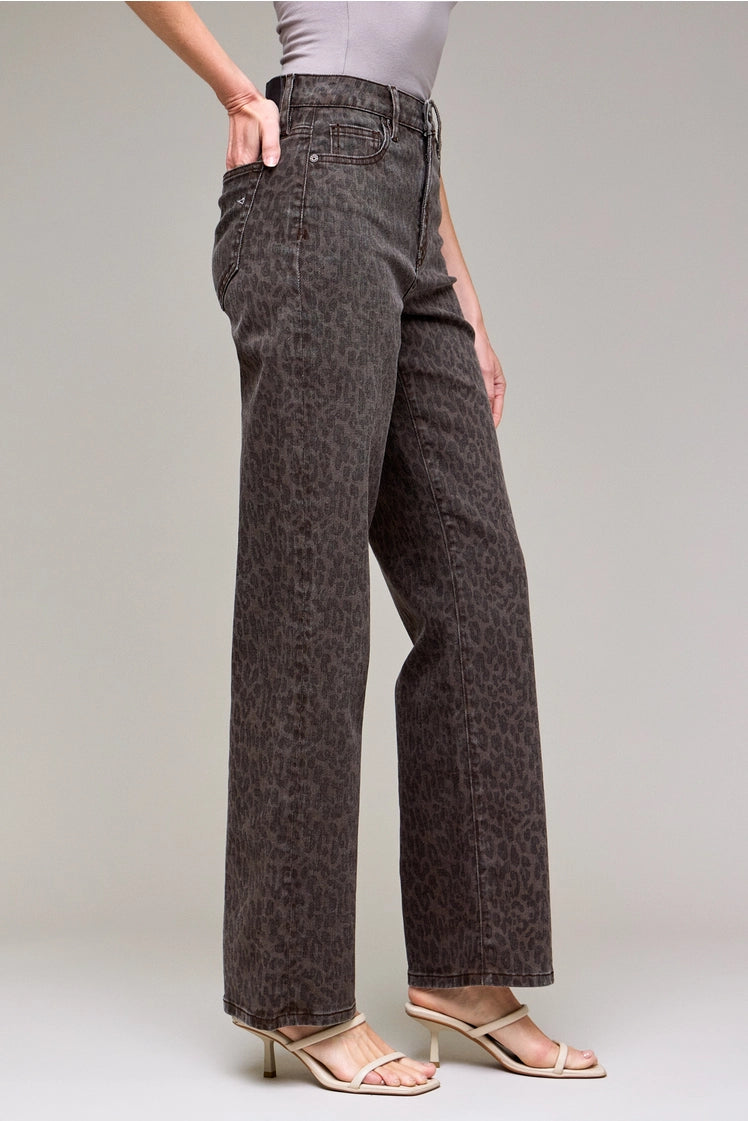 Hidden Jeans women’s animal print jeans featuring a bold brown cheetah pattern, straight-leg silhouette, stretch cotton denim, and classic five-pocket styling.